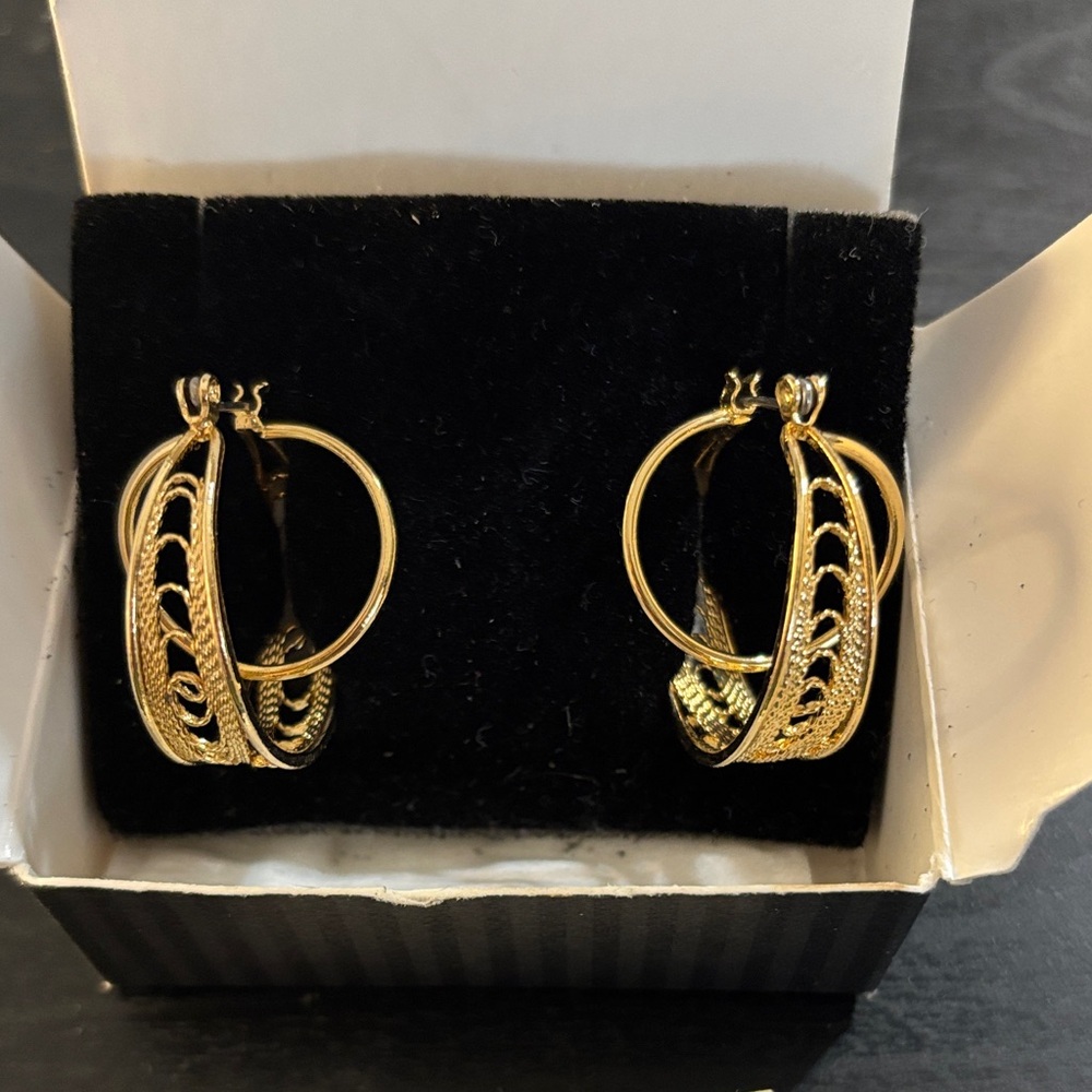 Vintage Avon Gold-Tone Filigree Hoop Accent Earrings Hypoallergenic